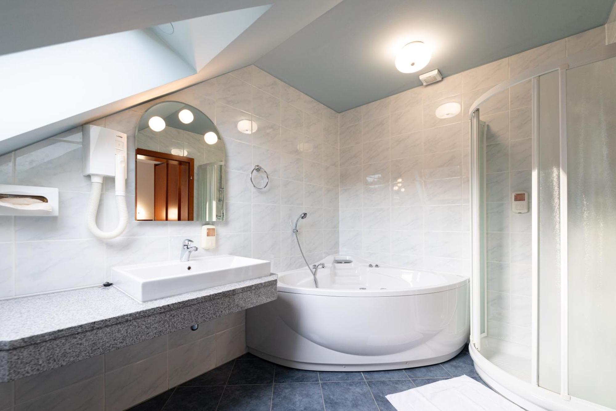 Hotel Spica Lasko Bagian luar foto