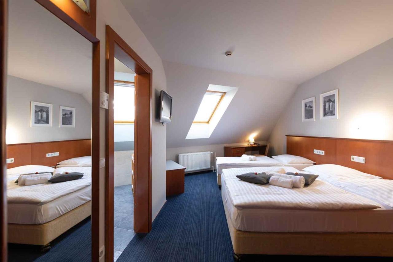 Hotel Spica Lasko Bagian luar foto